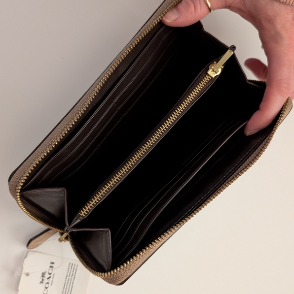 Coach Accordion Zip Wallet With Colorblock Quilting - Picture 7 of 7